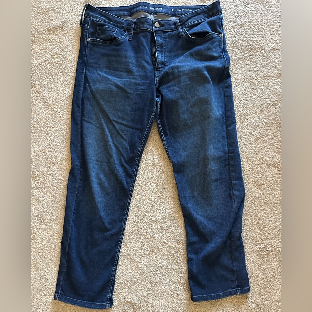 Women’s dark wash skinny jeans